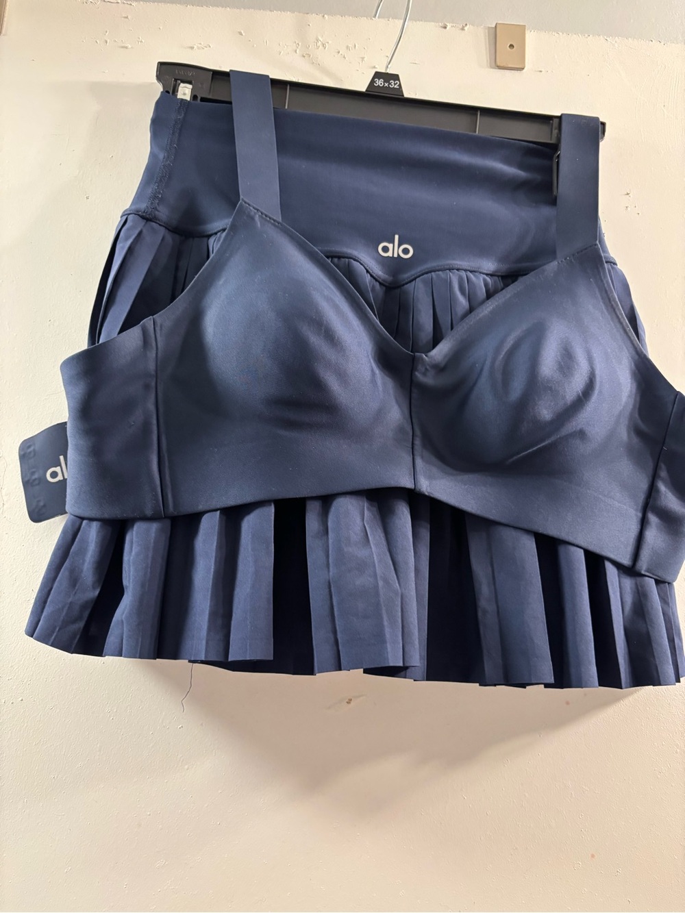 ALO Yoga Navy Pleated Mini Skirt/ bra Tennis wear